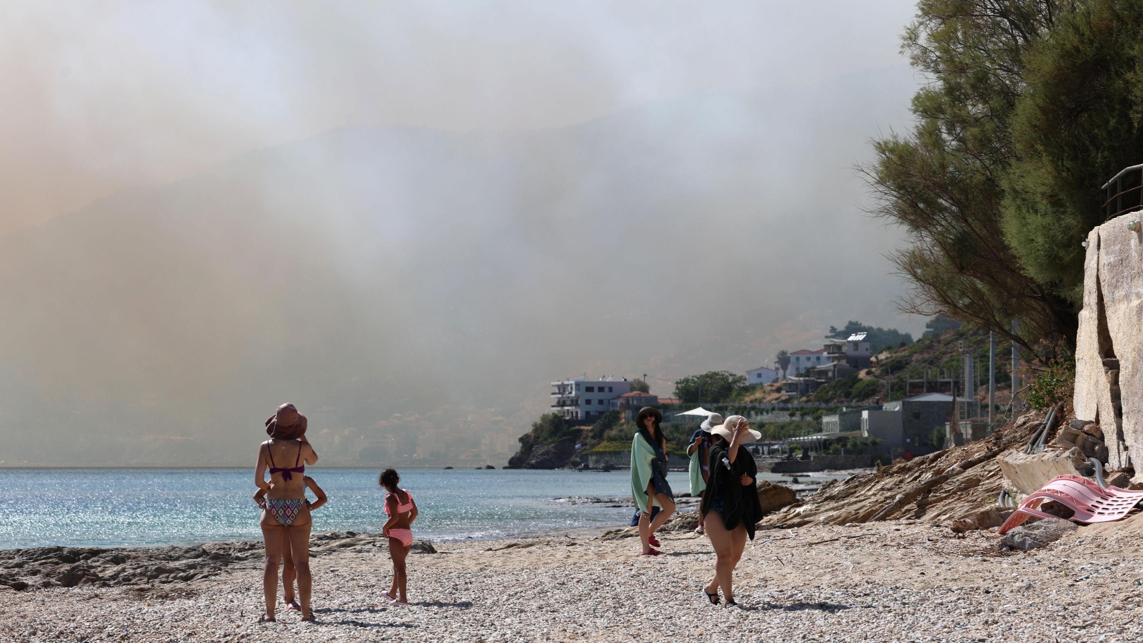 Crete Wildfires: 8,000 Evacuated as Winds Reach 125 km/h