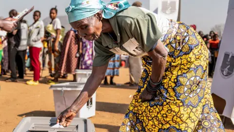 Malawi's Presidential Election: Citizens Anticipate Results Amidst Economic Turmoil
