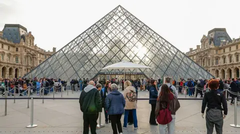Louvre Museum Increases Ticket Prices for Non-EU Tourists by 45%