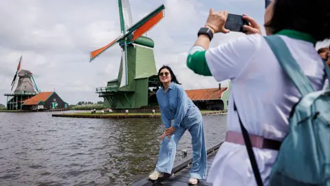 Zaanse Schans Introduces Entry Fee to Manage Tourist Influx