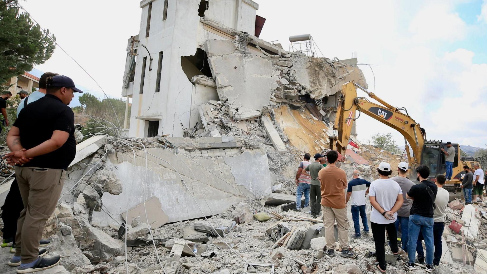 Israeli Air Strikes on Southern Lebanese Village Kill 11, Including Two Children