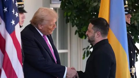 Zelensky's Cautious Diplomacy: Tomahawk Talks with Trump Yield No Promises