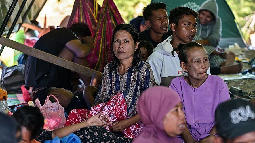 Deadly 7.7‑Magnitude Earthquake Leaves Flores Survivors Amid Aid Crisis