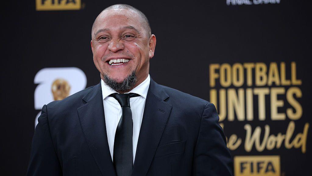 Roberto Carlos on the Mend After Medical Procedure