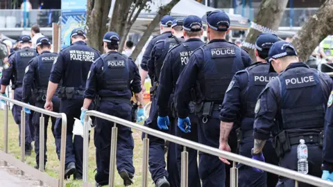 NSW Premier Defends Police Response to Bondi Beach Attack