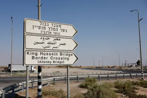 Palestinians Face Isolation as Israel Shuts Down Only Rate of Exit