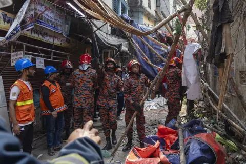 Tragic Earthquake in Bangladesh Claims Lives and Causes Injuries