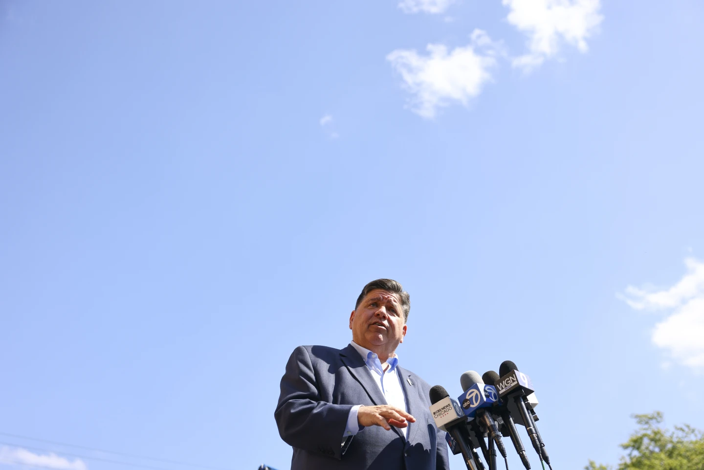 Governors React to Trump's Plan to Federalize National Guard in Illinois