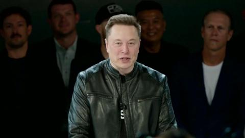 Musk Reaches Trillion‑Dollar Club as SpaceX Debuts