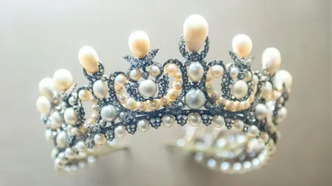 The Louvre Heist: A Bold Jewelry Theft Shocks France