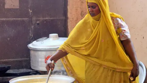Sudan's Community Kitchens Face Critical Crisis Amid Civil War