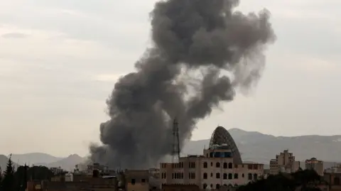 Israeli Air Strikes on Houthi Areas in Yemen Result in 35 Fatalities