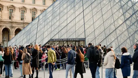Louvre Reopens Amid Ongoing Investigation After 88 Million Euro Jewel Heist