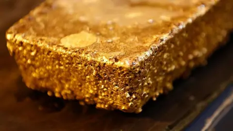 Guinea Bans Raw Gold Exports to Boost Local Refining