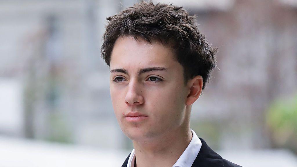 French Student Fined $465 in Singapore for Licking Vending Machine Straw