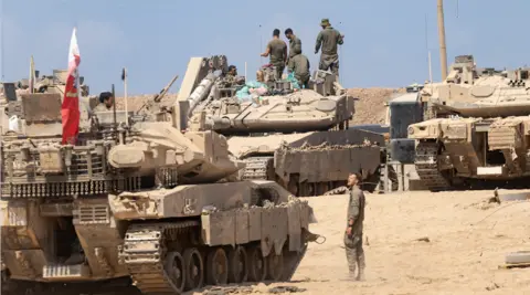 Israeli Military Advances into Gaza City Residential Area Amid Ongoing Offensive