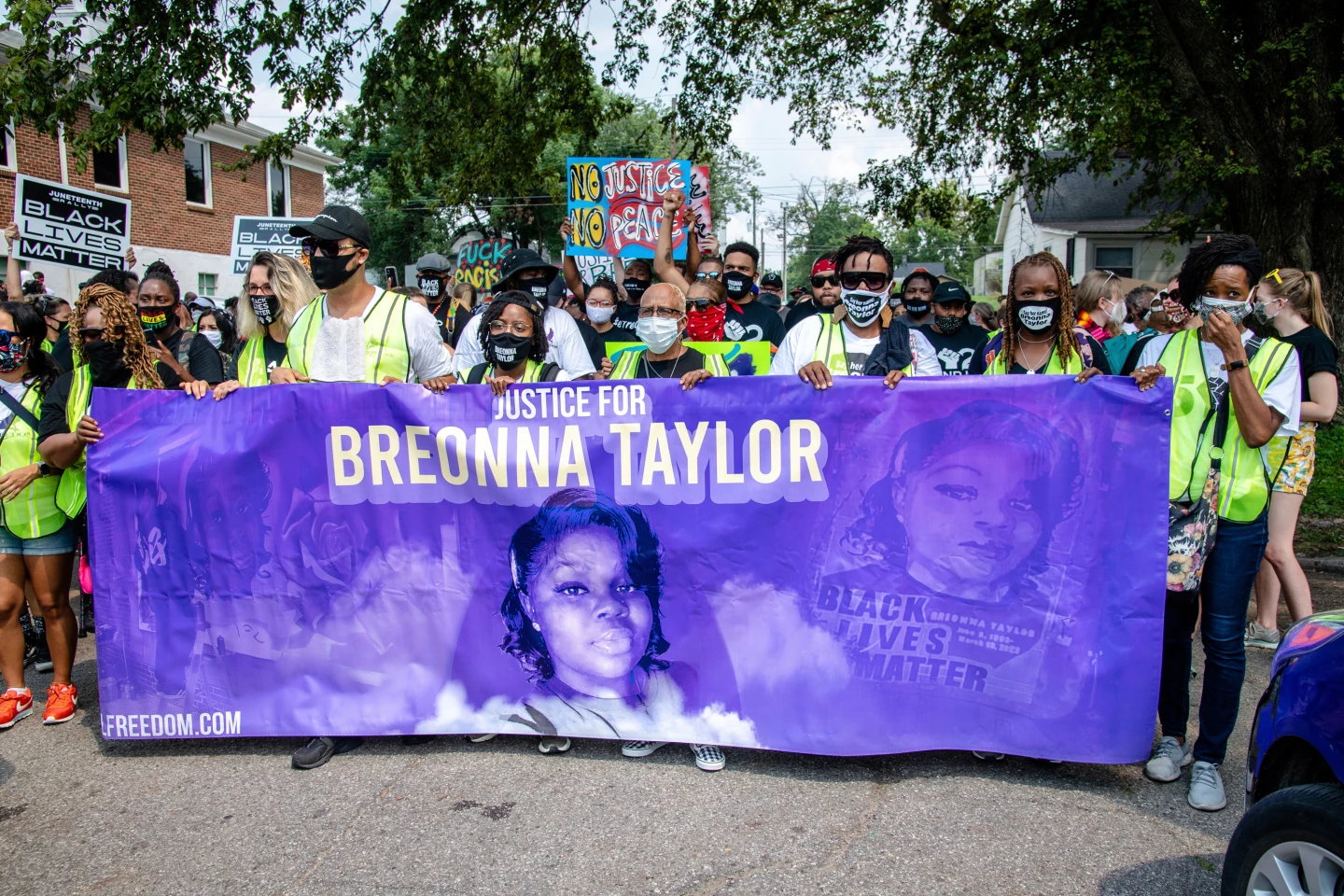 Prosecutors Move to Dismiss Charges Against Officers in Breonna Taylor Case