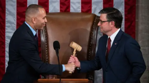 Congress Continues Stalemate on Government Shutdown Ahead of Critical Vote