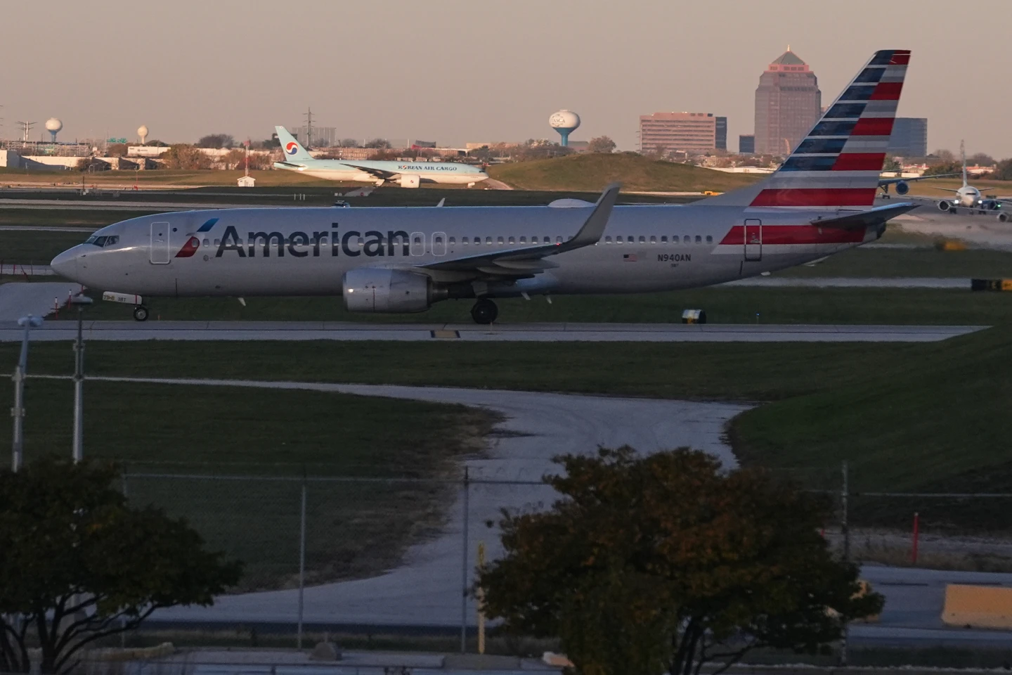 FAA Mandates 10% Flight Reductions Amid Government Shutdown