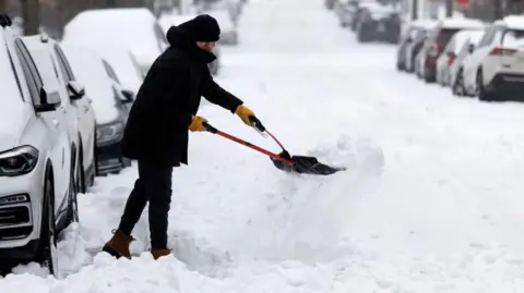 Severe Winter Storm Claims Seven Lives, Leaves 800,000 Without Power in the US