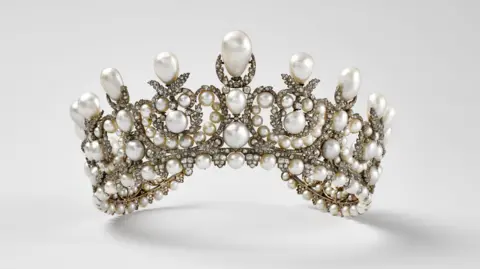 Massive Heist: Louvre's Stolen Jewels Estimated at €88 Million
