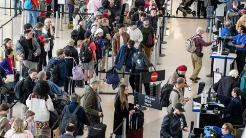 US Transportation Secretary Calls for Civility in Air Travel Amid Thanksgiving Rush