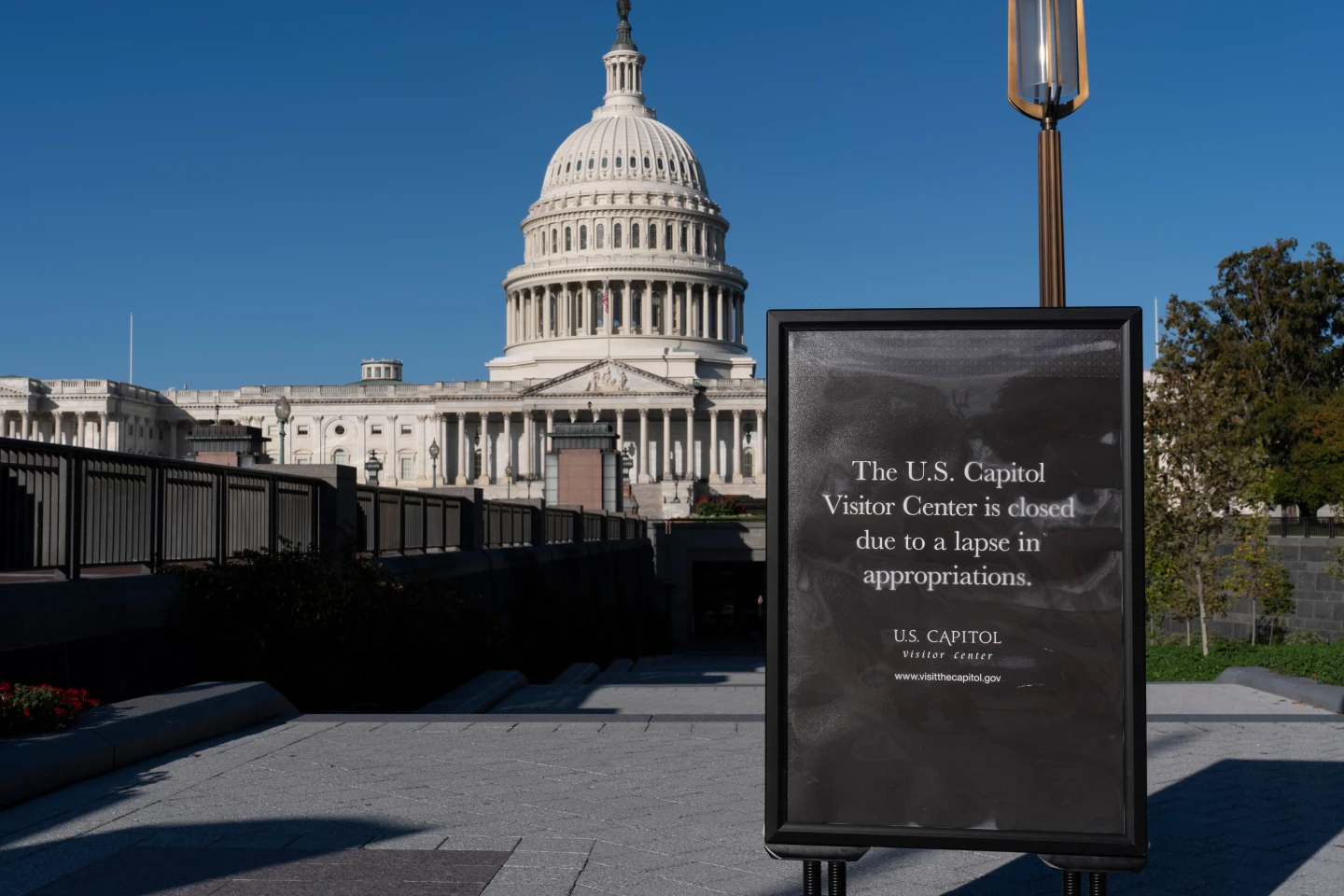 Government Shutdown Persists with Growing Public Frustration