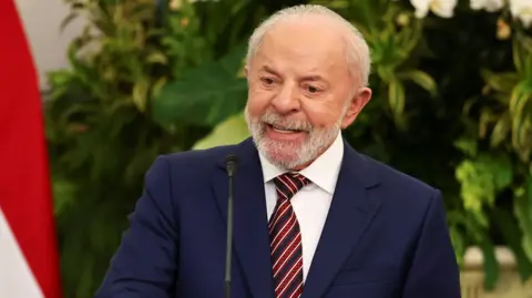 Brazil's Lula Announces Candidacy for Fourth Presidential Term