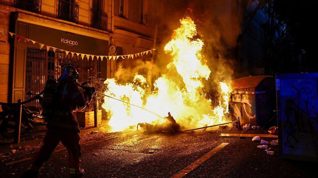 Nearly 1,000 Arrested as France Sees New Raucous Day of Protests