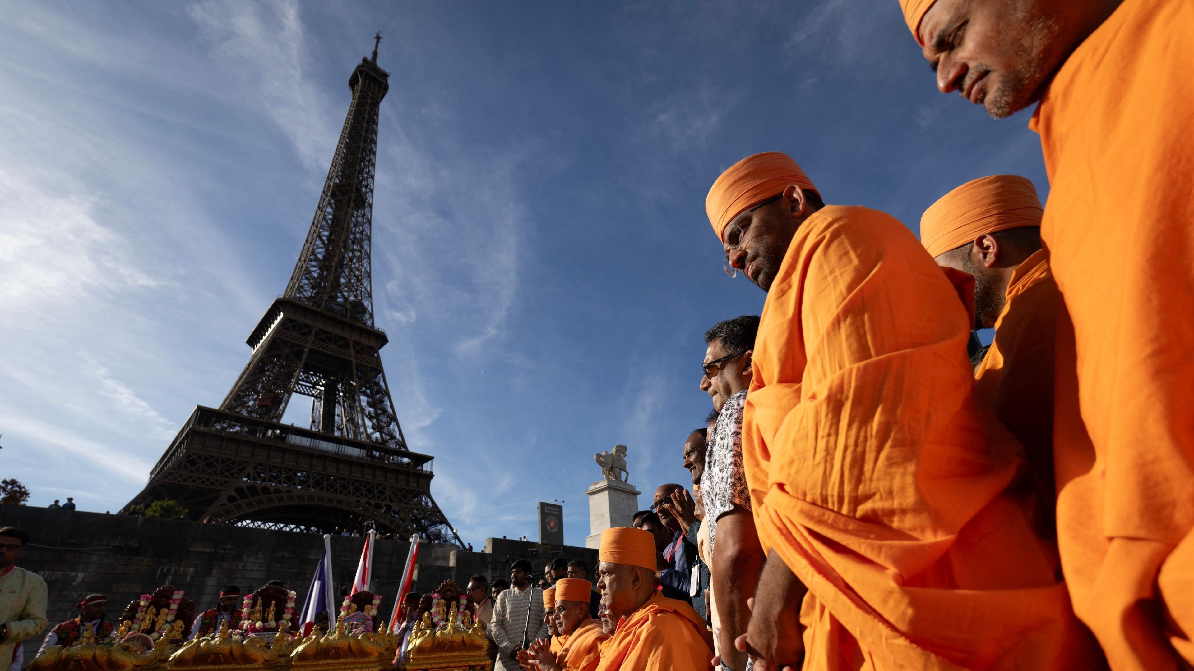 Eiffel Tower Staff Say Women Were Forced Aside for Hindu Group Visit