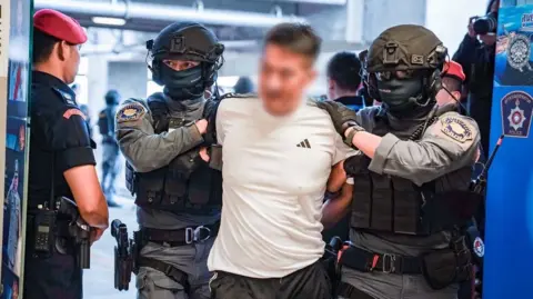 Thailand Sends Notorious Gambling Figure She Zhijiang Back to China