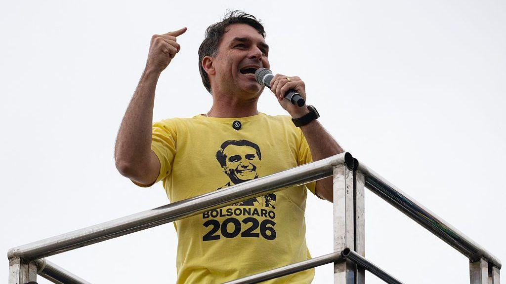Flávio Bolsonaro Surges Past Lula in Brazil Election First Round