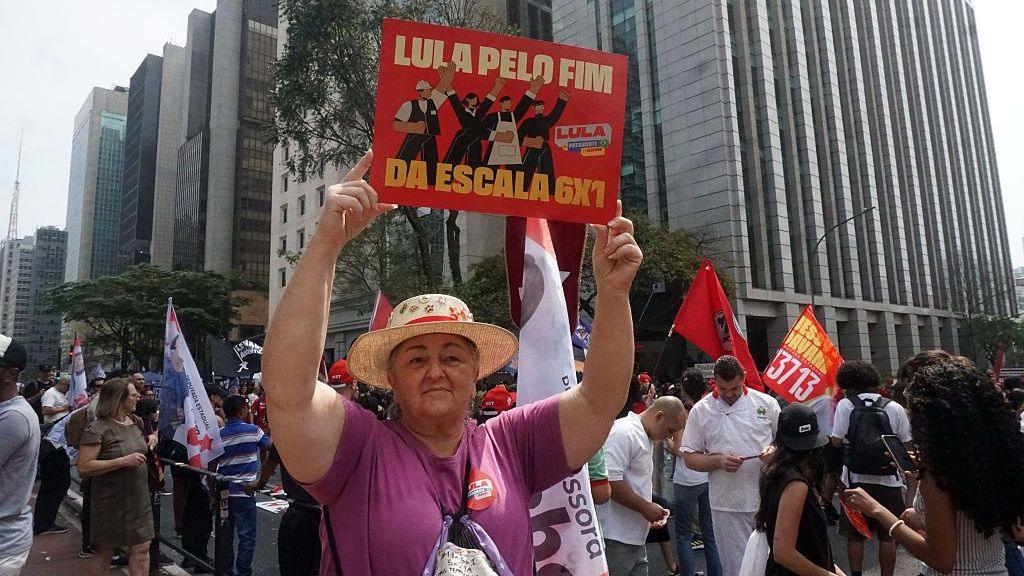 Brazil Congress Passes Shorter Working Week, Boosting Lula’s Campaign