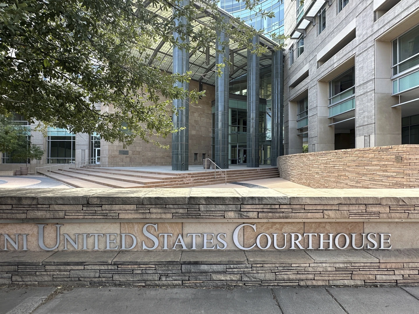 Federal Judge Halts Deportation of Guatemalan and Honduran Minors in Arizona