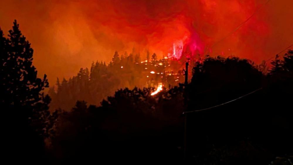 Fast‑moving wildfire in British Columbia forces mass evacuation