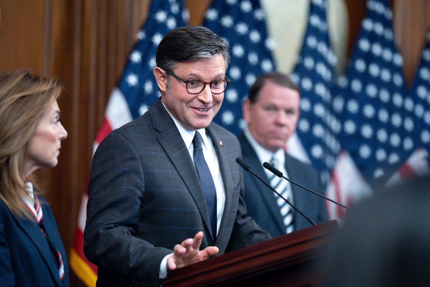 Senate Rejects Competing Bills Amid Ongoing Government Shutdown