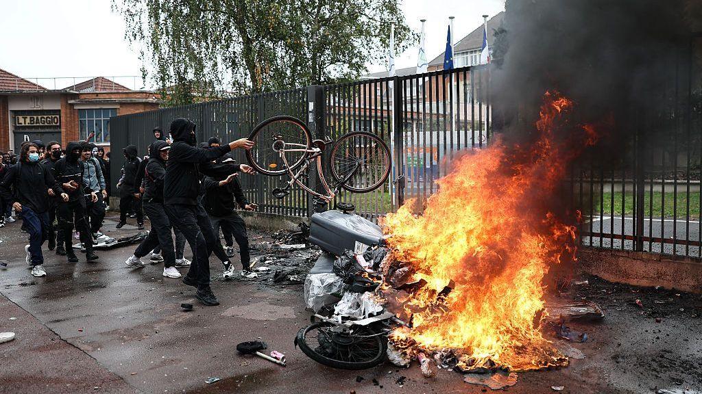 France Sees Over 400 Arrested as Student Protests Intensify