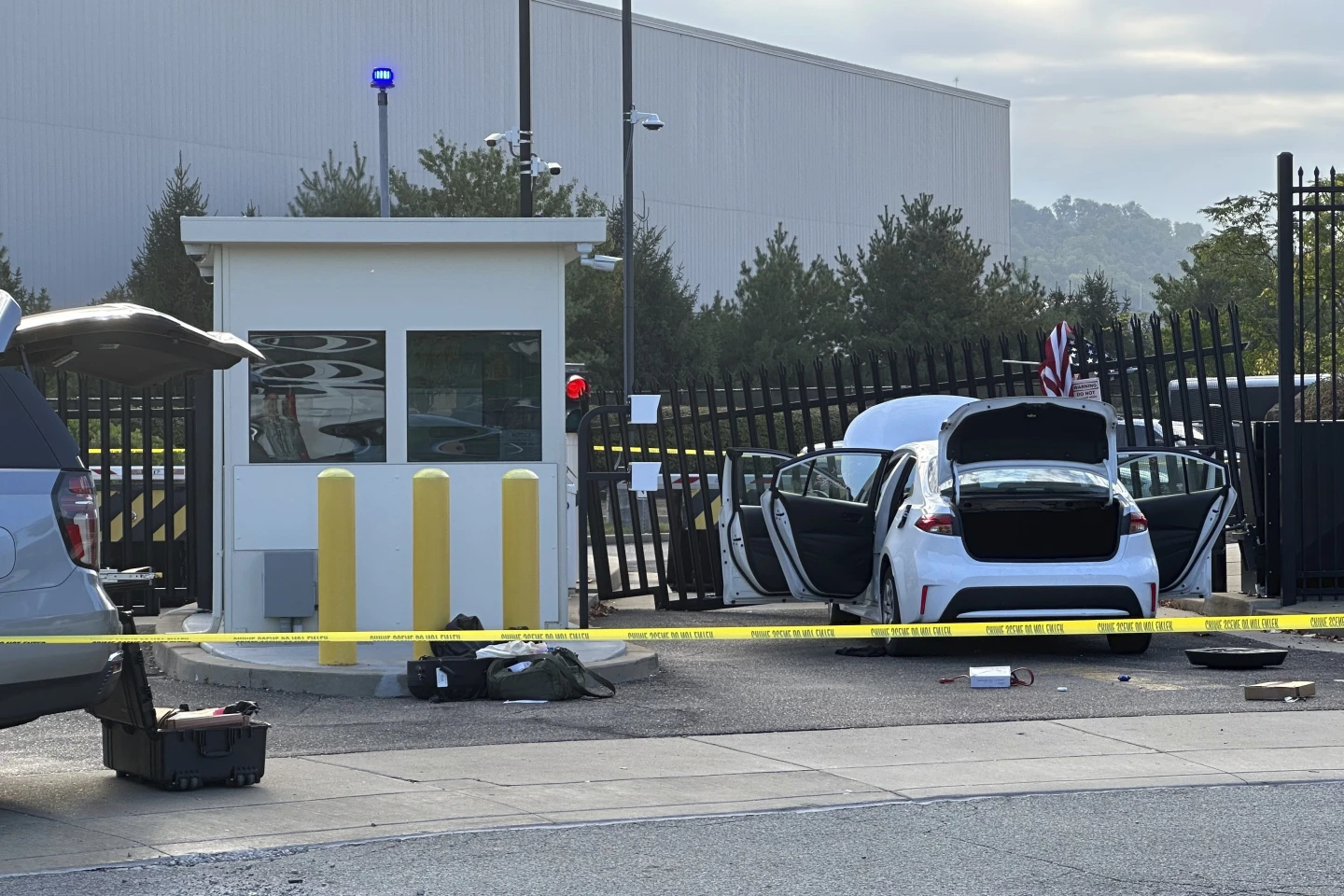 Man Rams FBI Gate with Car in Pittsburgh, Claims It Was a 'Statement'
