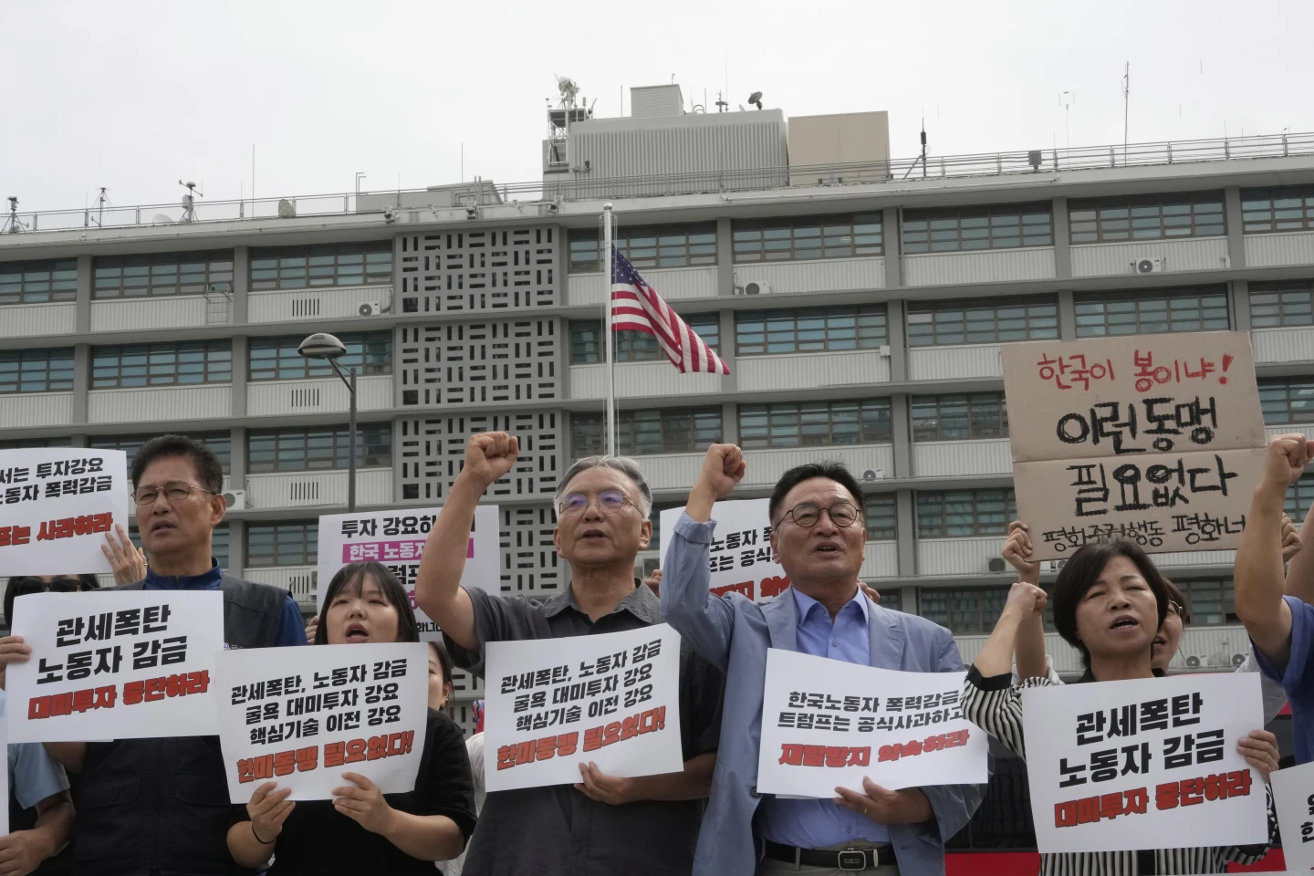 Trump's Manufacturing Plans Hit a Snag: Immigration Crackdown Alienates Investors