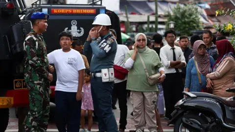 Explosion Disrupts Friday Prayers at Mosque in Jakarta High School, 54 Injured