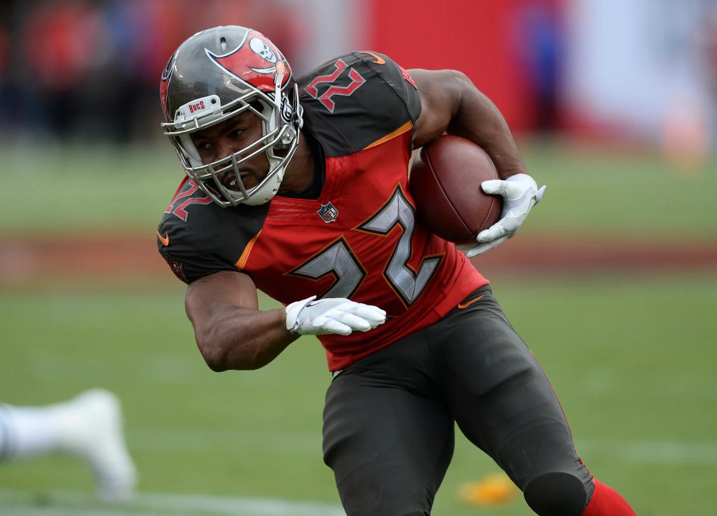 Doug Martin, Former NFL Running Back, Dies After Police Encounter