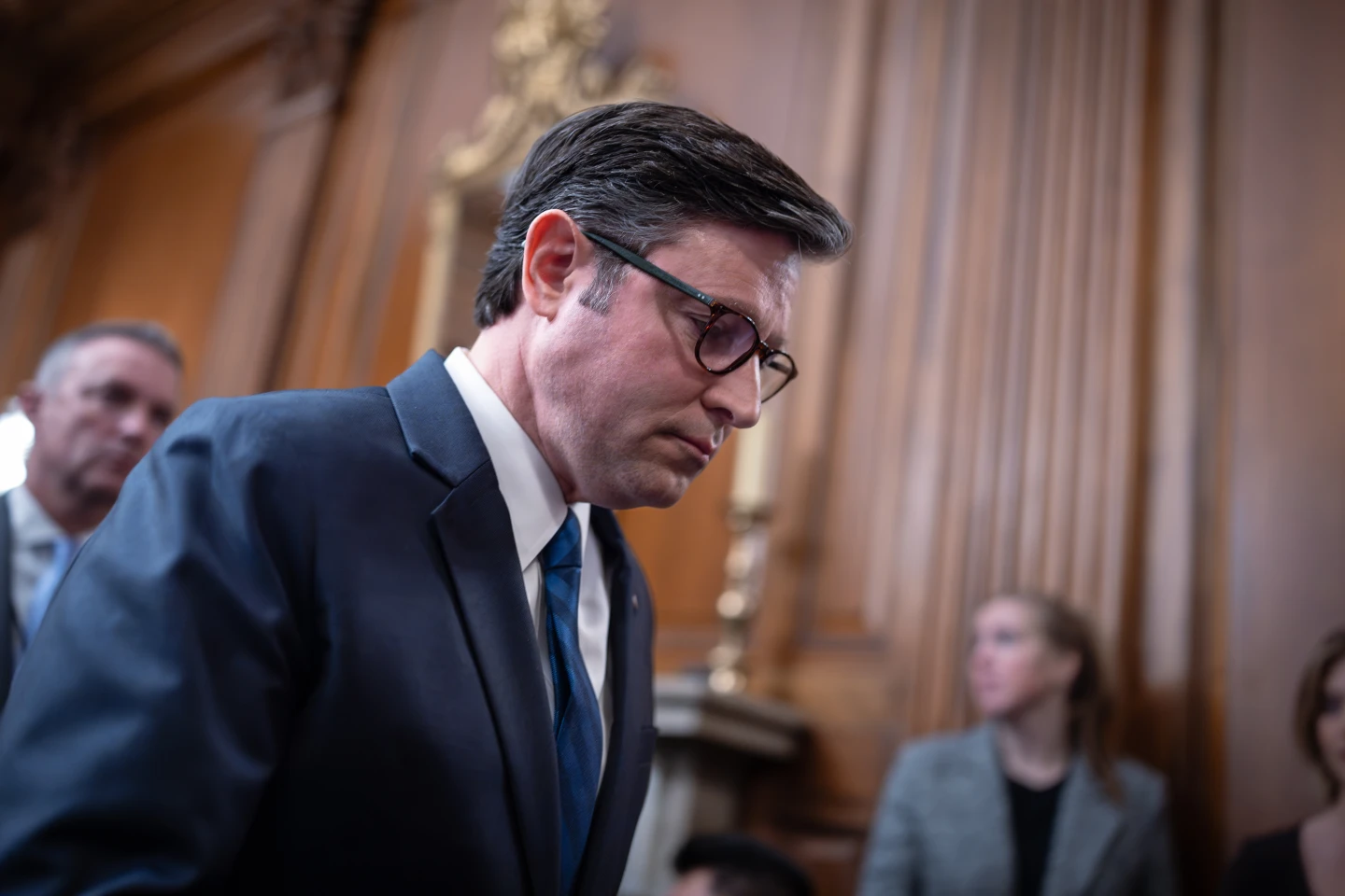 Government Shutdown Continues: Growing Concerns Over Food Aid and Health Care Costs