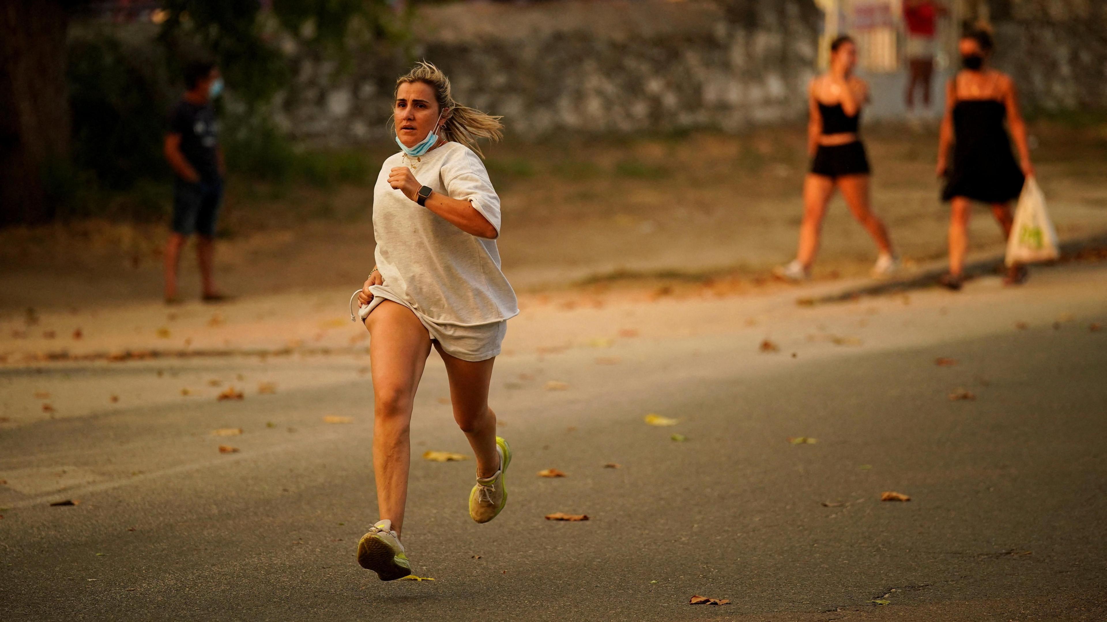 Wildfires Devastate Spain and France, Evacuees Exceed 140,000