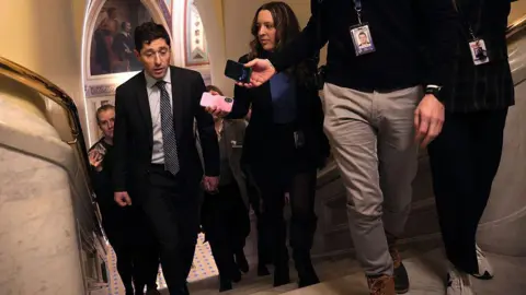 Border Tensions in Minneapolis: Federal Forces Face Potential Withdrawal Amid Local Cooperation