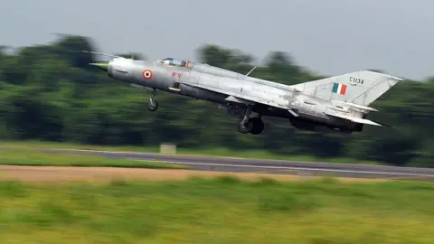 The Final Flight of India’s MiG-21: A Legacy of Valor and Controversy