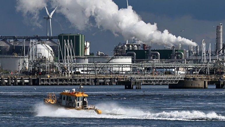 Port of Rotterdam Under Scrutiny: Can Europe’s Giant Shipping Hub Turn Green?