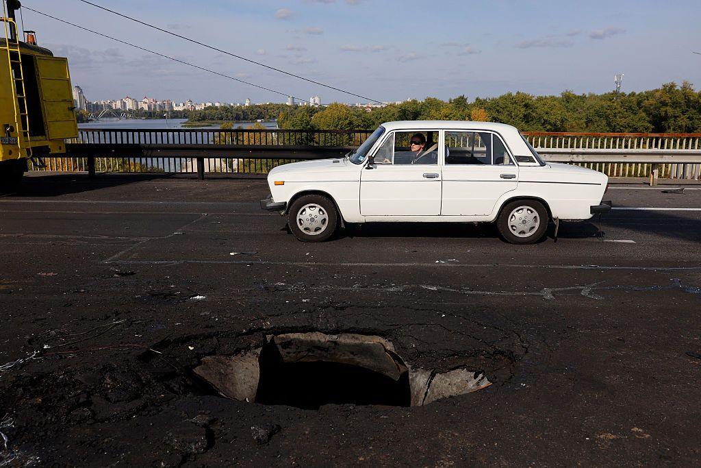 Kyiv Bridges Under Drone Strike – German Chancellor Visits Amid Rising Attacks