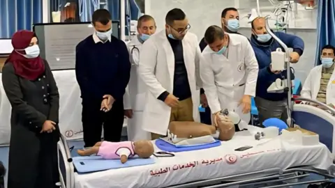34 Students Evacuated from Gaza to Pursue Education in the UK