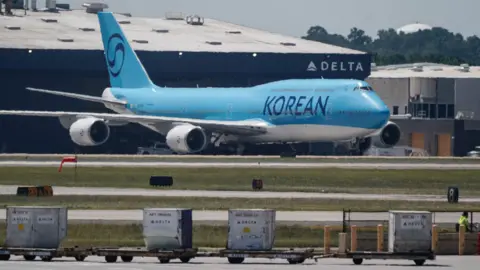 Over 300 Detained South Korean Workers Return Home Amid Immigration Controversy
