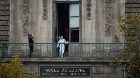 Louvre Attendant Recalls the Shock of Historic Heist